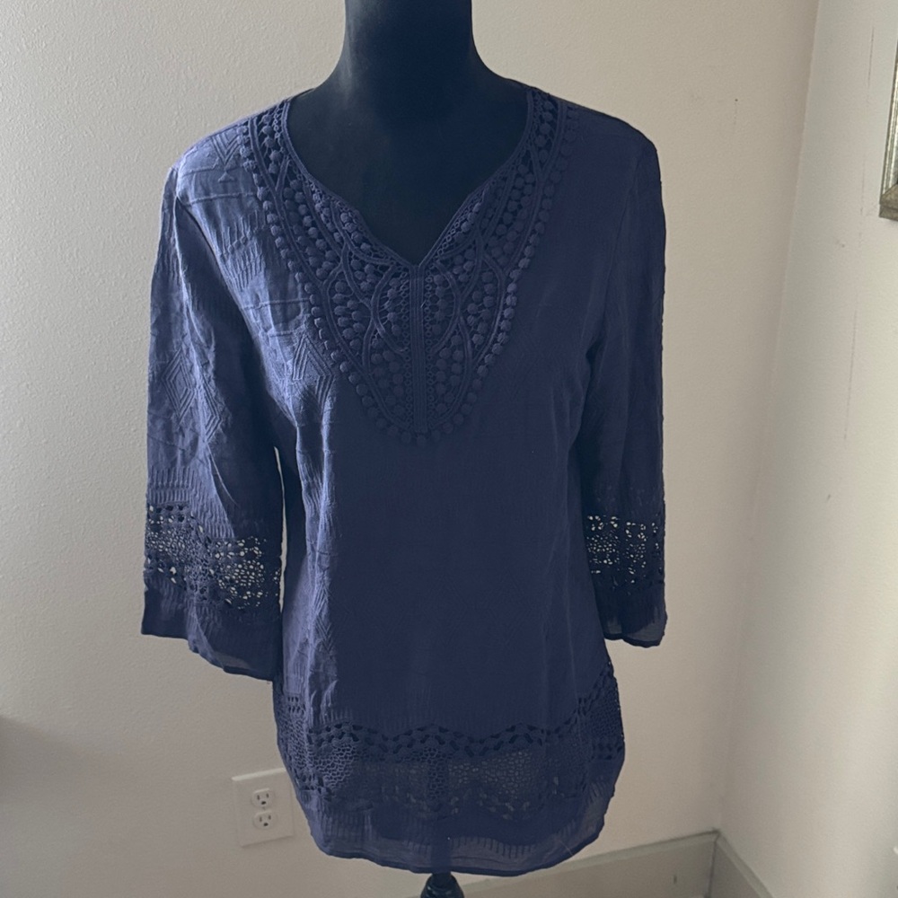 Reba Navy Blue eyelet trim V neck 3/4‎ sleeves Women's Top tunic Sz M